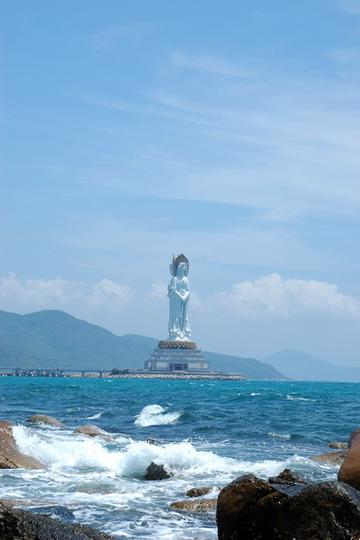 海南，绿色发展的典范与过度开发的抉择